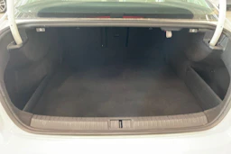 valkoinen Volkswagen Passat 2016 kuva 30.