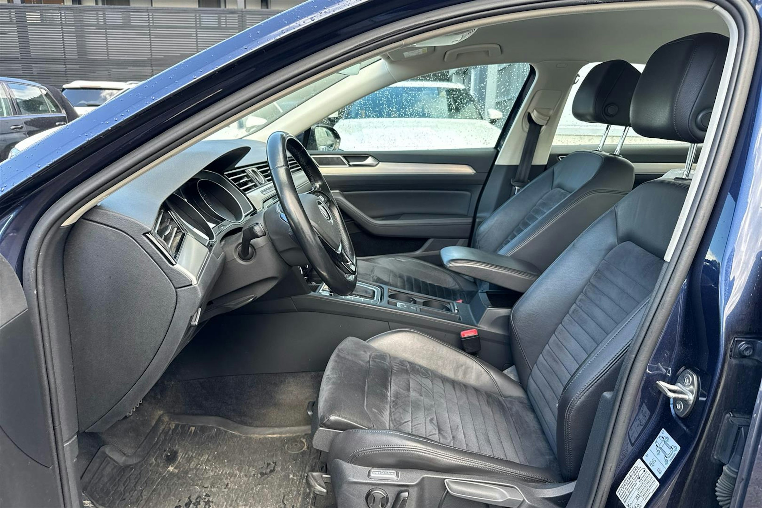 sininen Volkswagen Passat 2016 kuva 3.