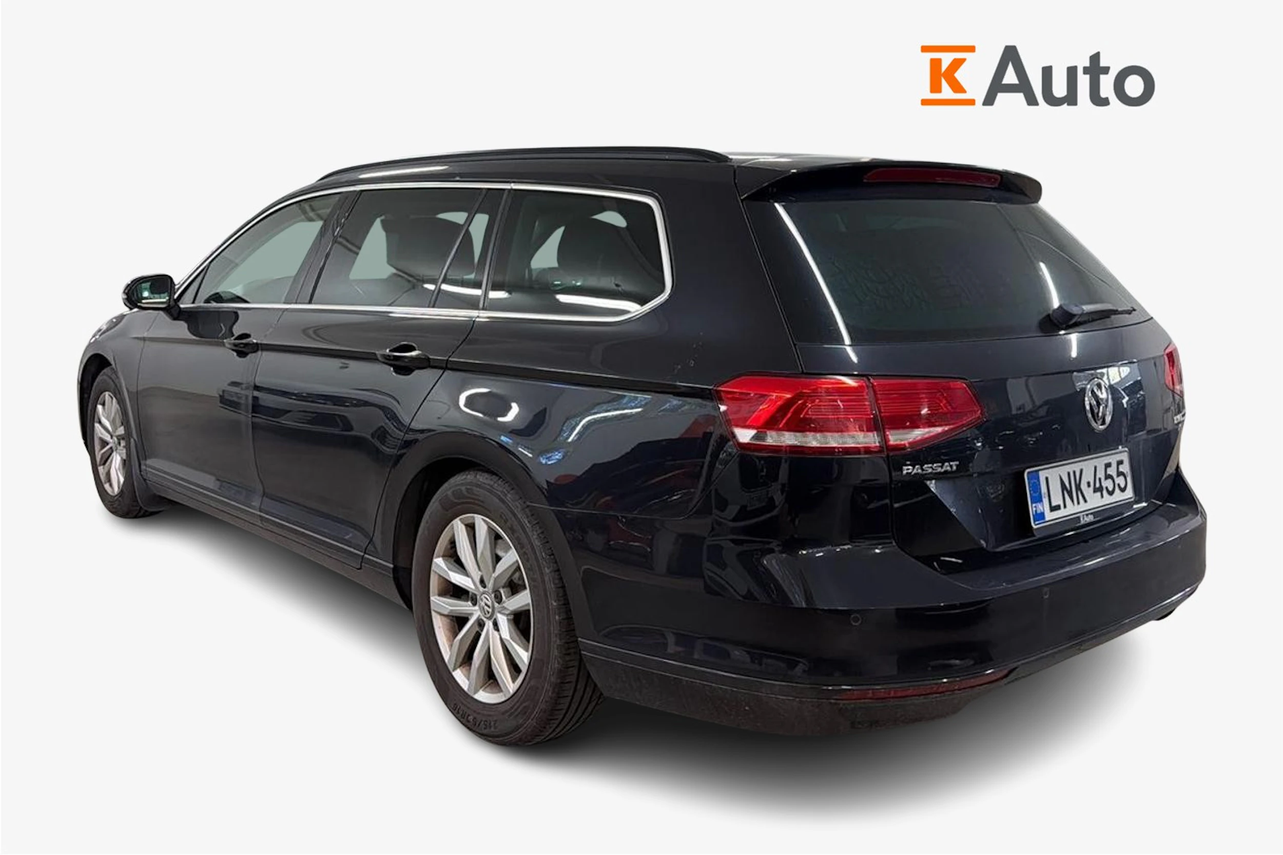 musta Volkswagen Passat 2016 kuva 2.