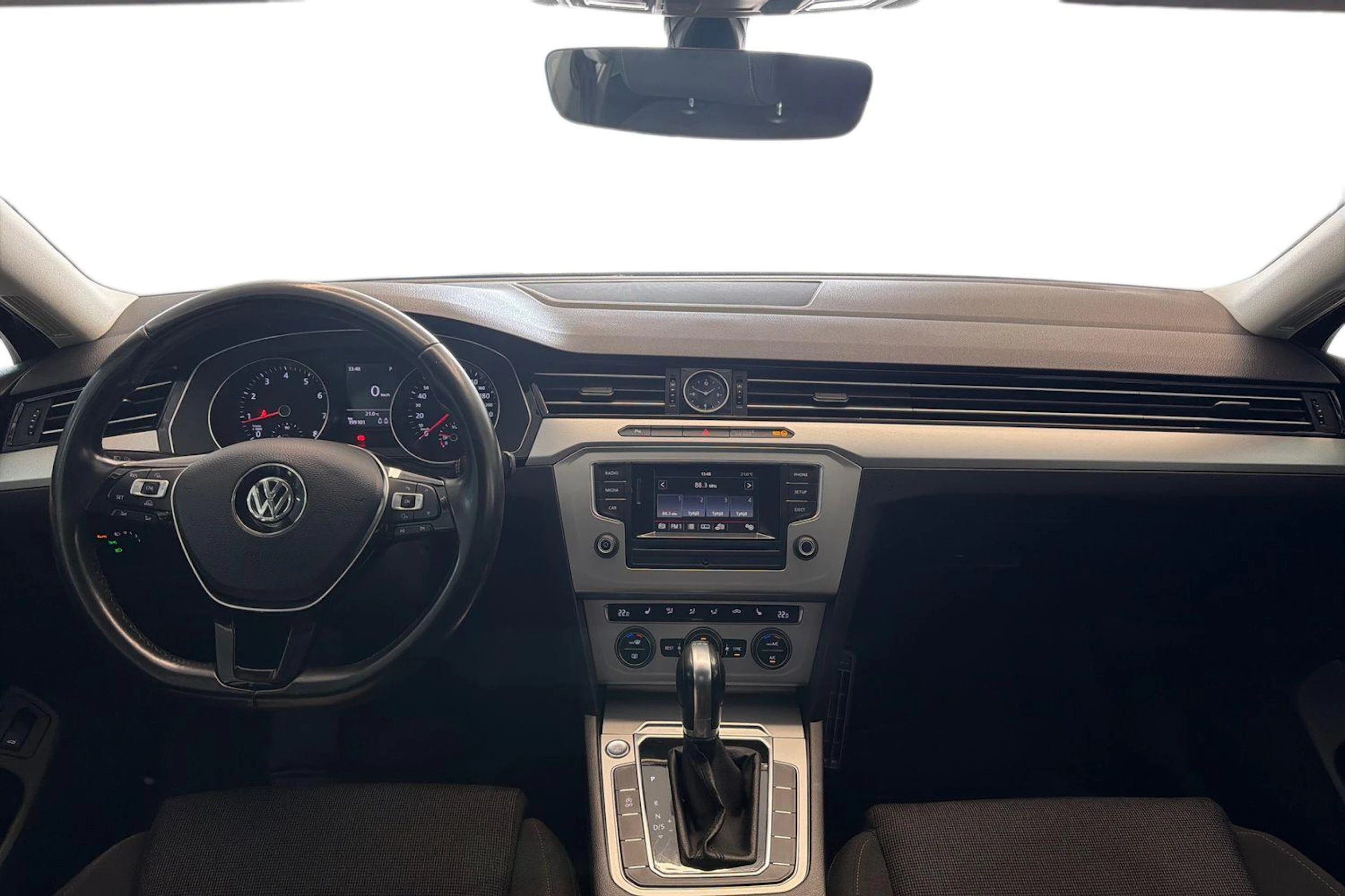 musta Volkswagen Passat 2016 kuva 7.