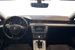 musta Volkswagen Passat 2016 kuva 7.