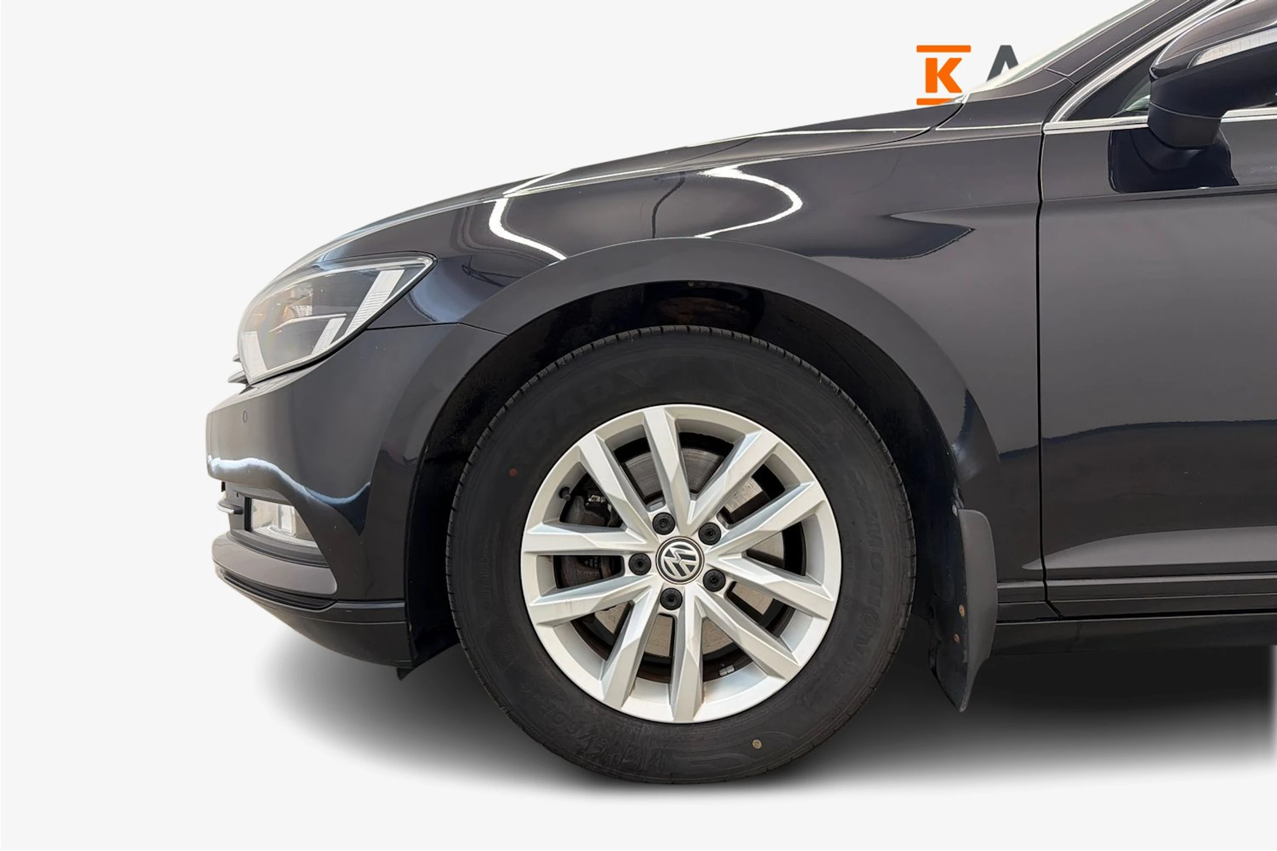 musta Volkswagen Passat 2016 kuva 9.