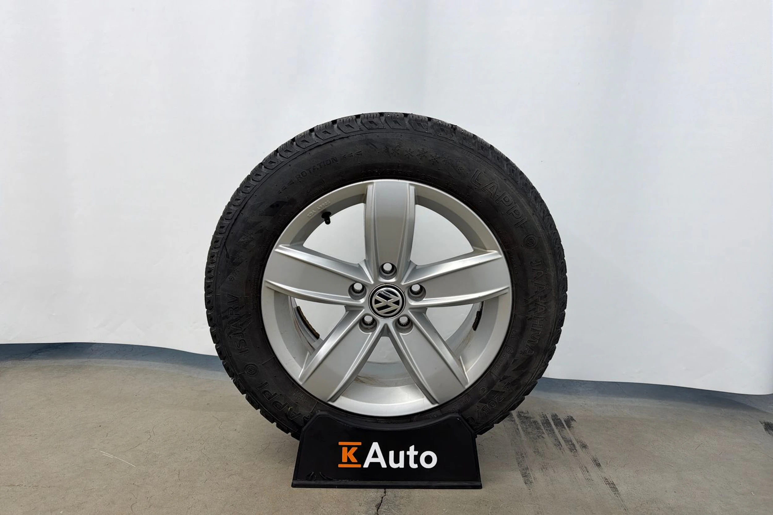 musta Volkswagen Passat 2016 kuva 11.