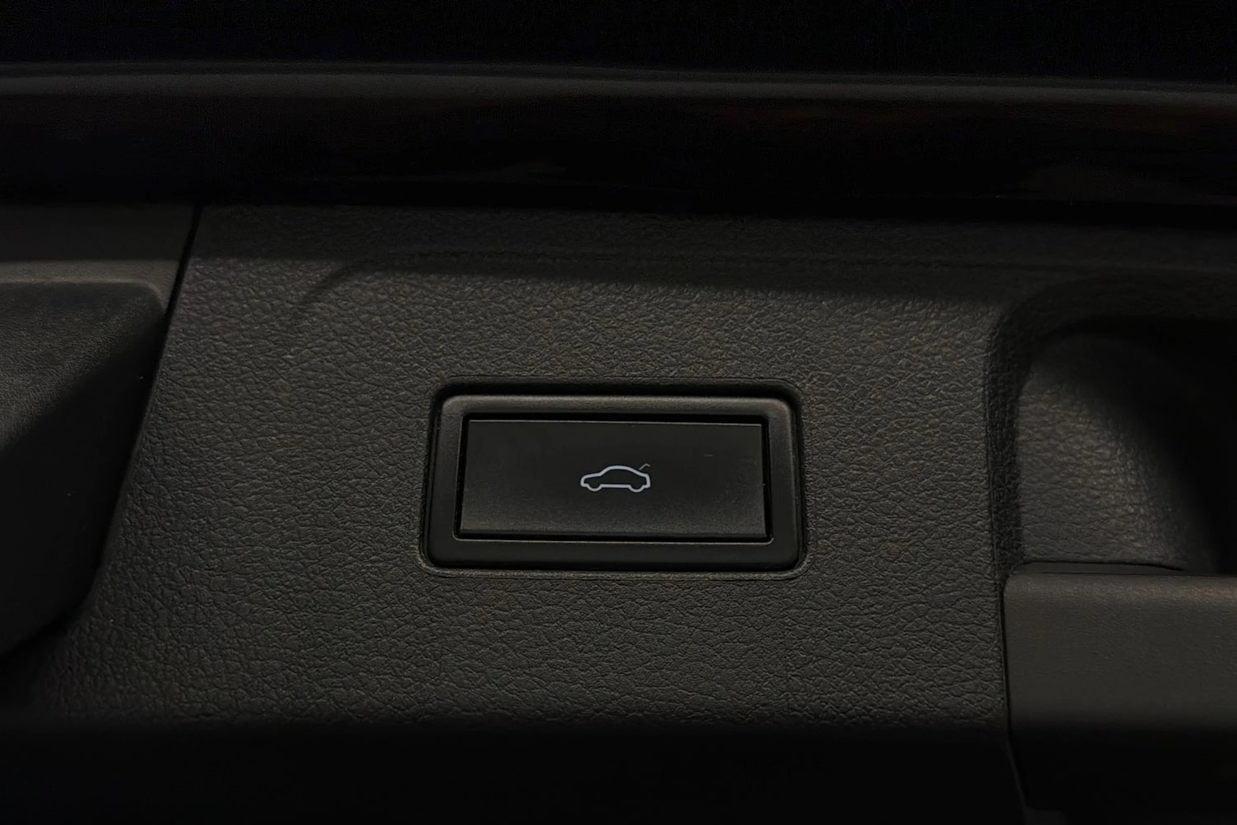 musta Volkswagen Passat 2016 kuva 14.