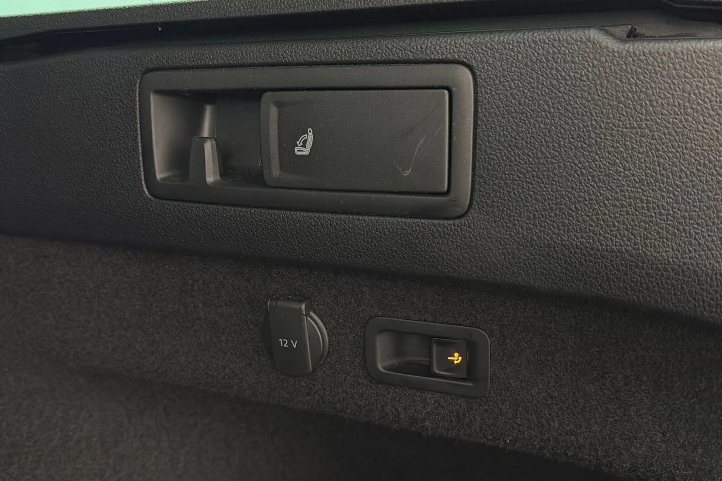 musta Volkswagen Passat 2016 kuva 15.