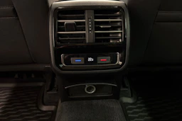 musta Volkswagen Passat 2016 kuva 16.