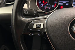 musta Volkswagen Passat 2016 kuva 20.