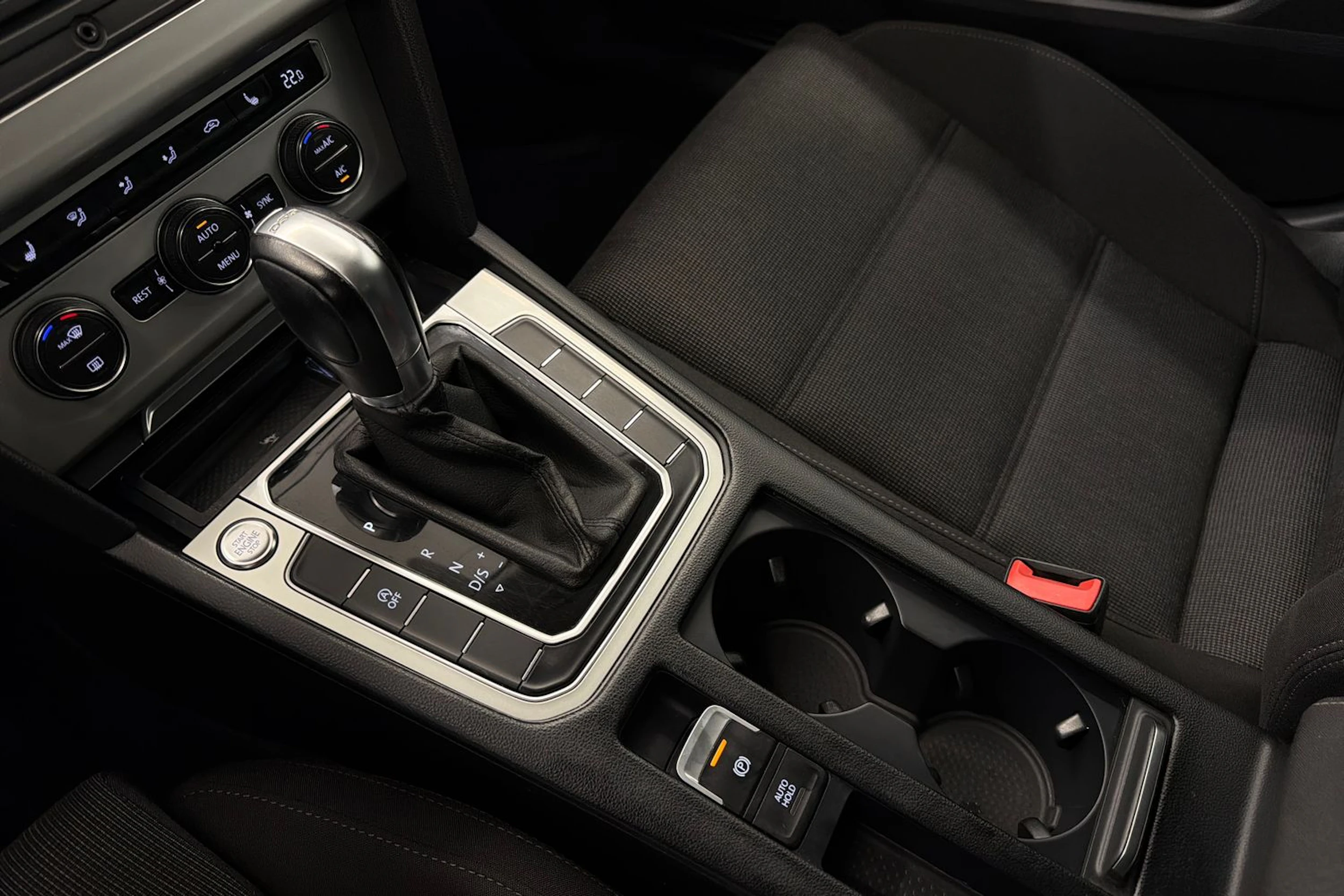 musta Volkswagen Passat 2016 kuva 22.