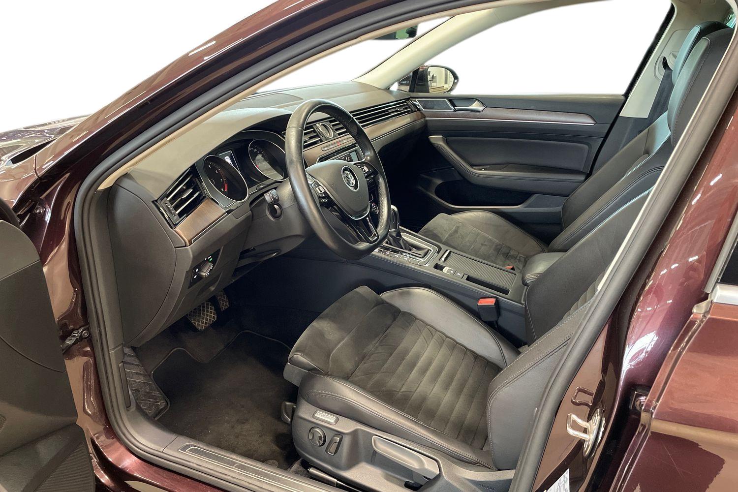 Volkswagen Passat 2016, photo 7/37