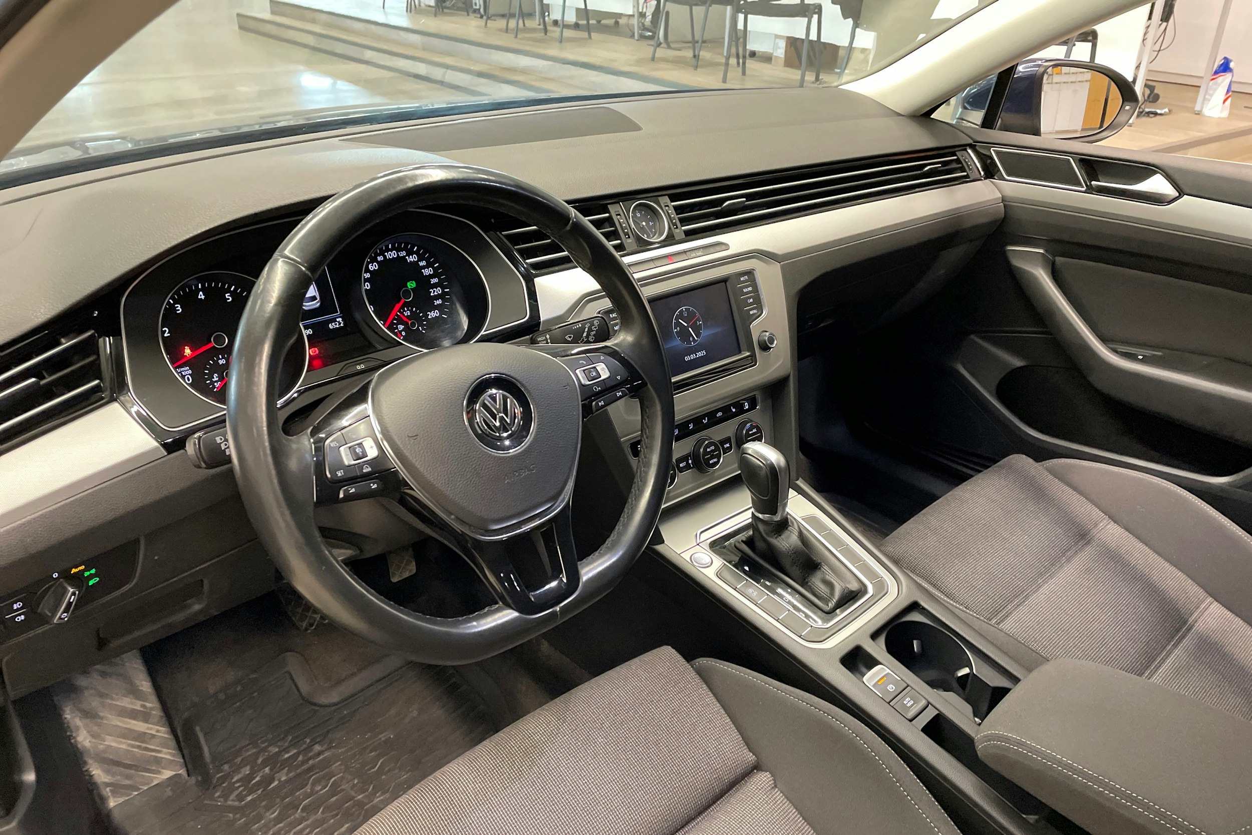 sininen Volkswagen Passat 2016 kuva 6.