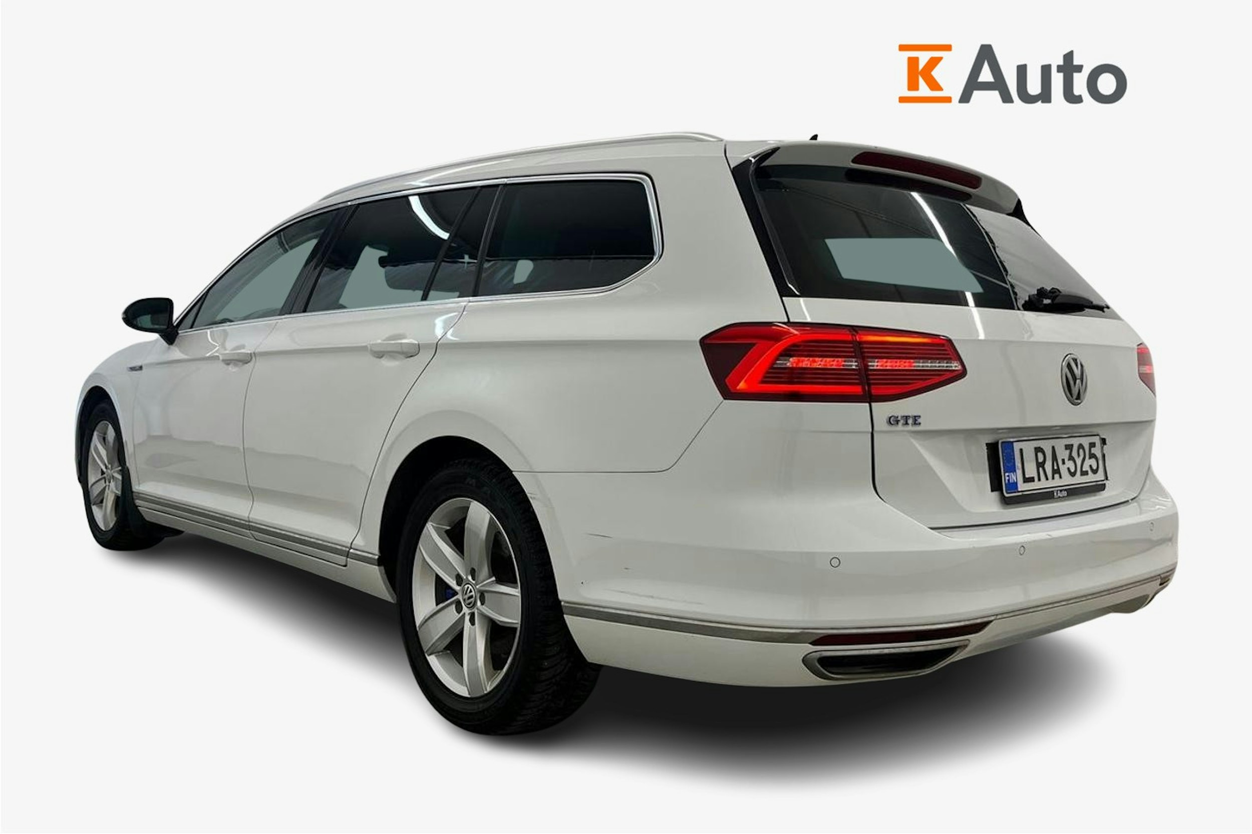 Valkoinen Volkswagen PASSAT 2016 kuva 2.