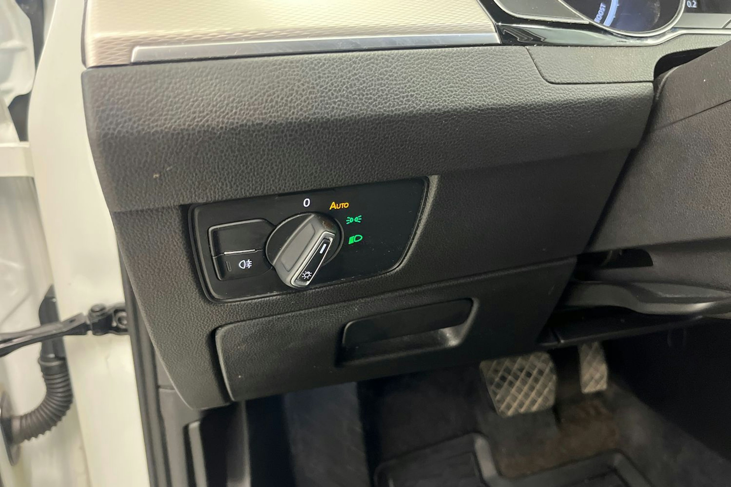 Valkoinen Volkswagen PASSAT 2016 kuva 16.