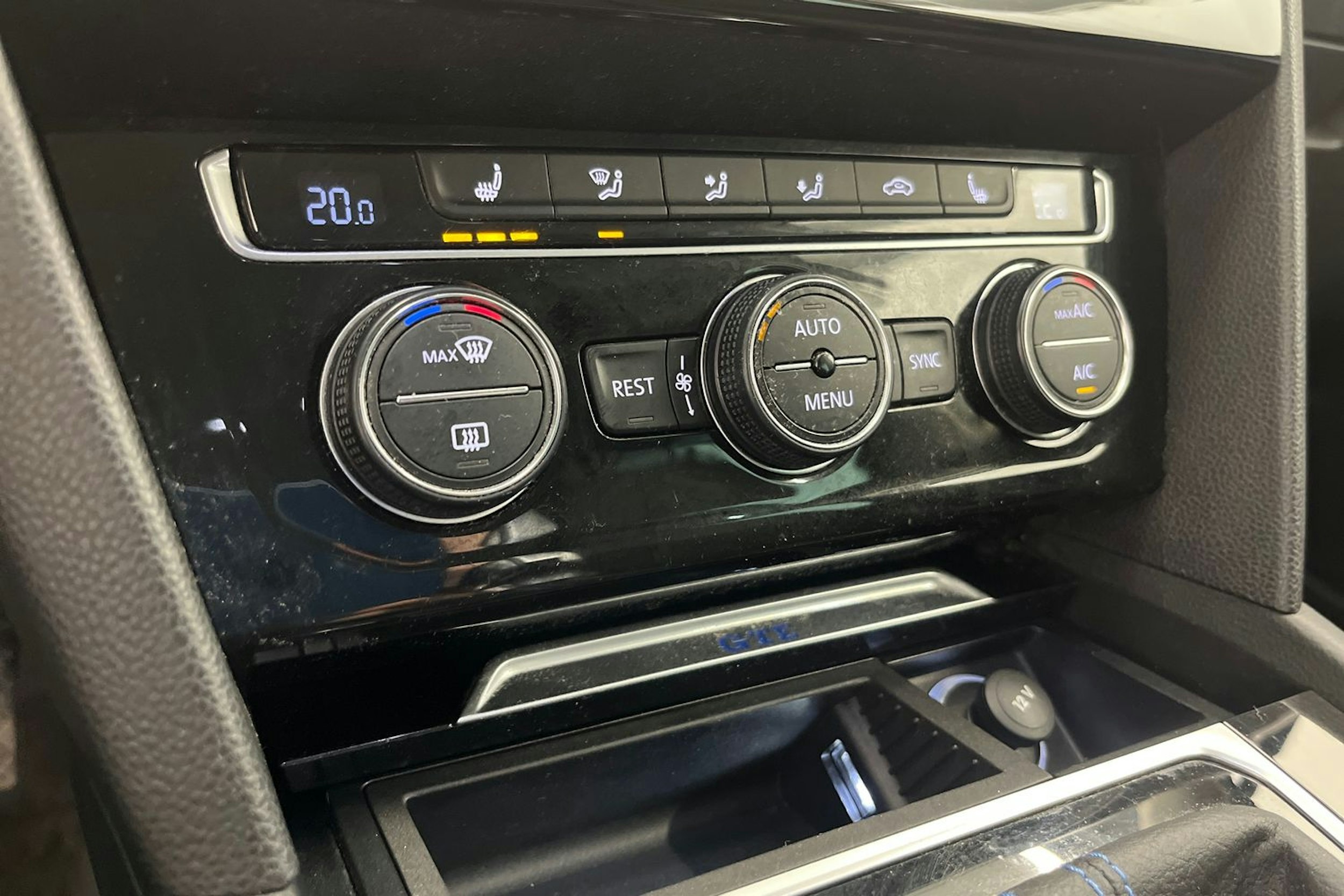 Valkoinen Volkswagen PASSAT 2016 kuva 20.