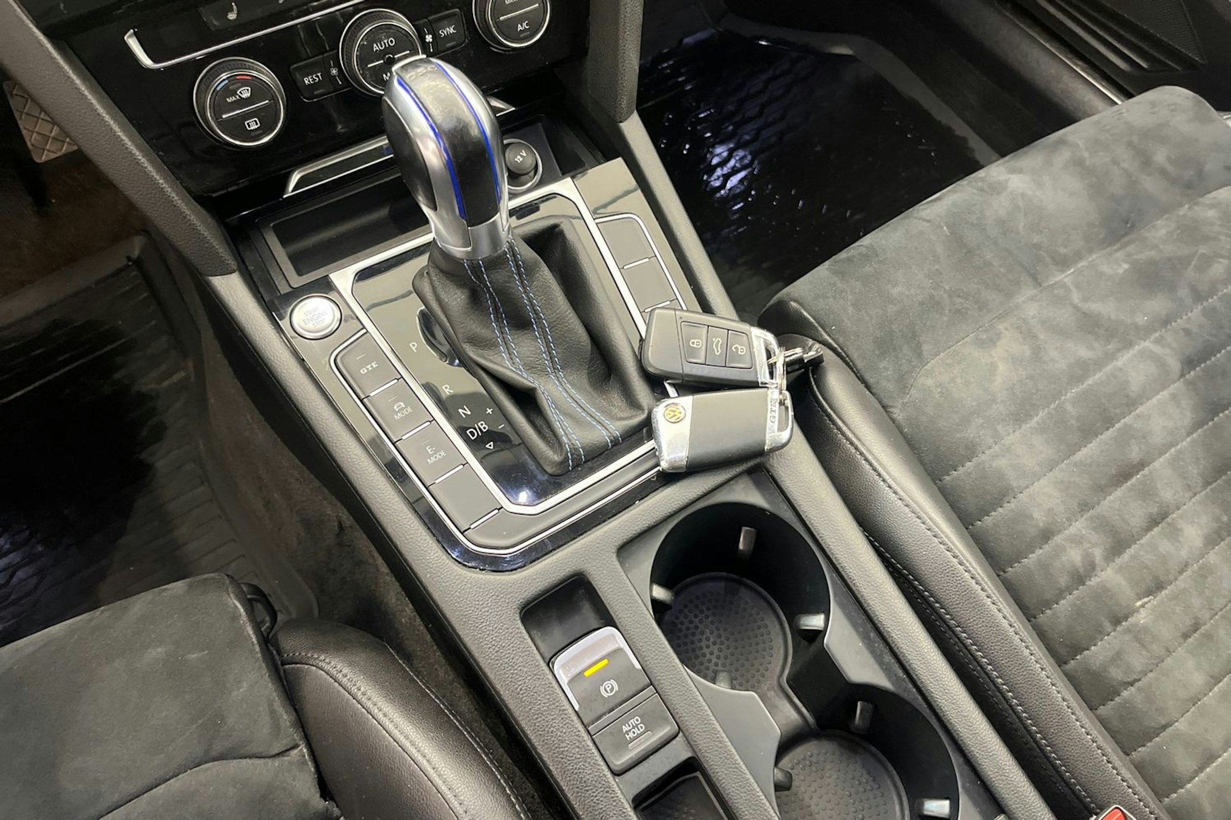 Valkoinen Volkswagen PASSAT 2016 kuva 22.