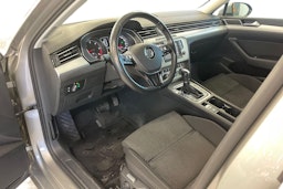 harmaa Volkswagen Passat 2016 kuva 7.