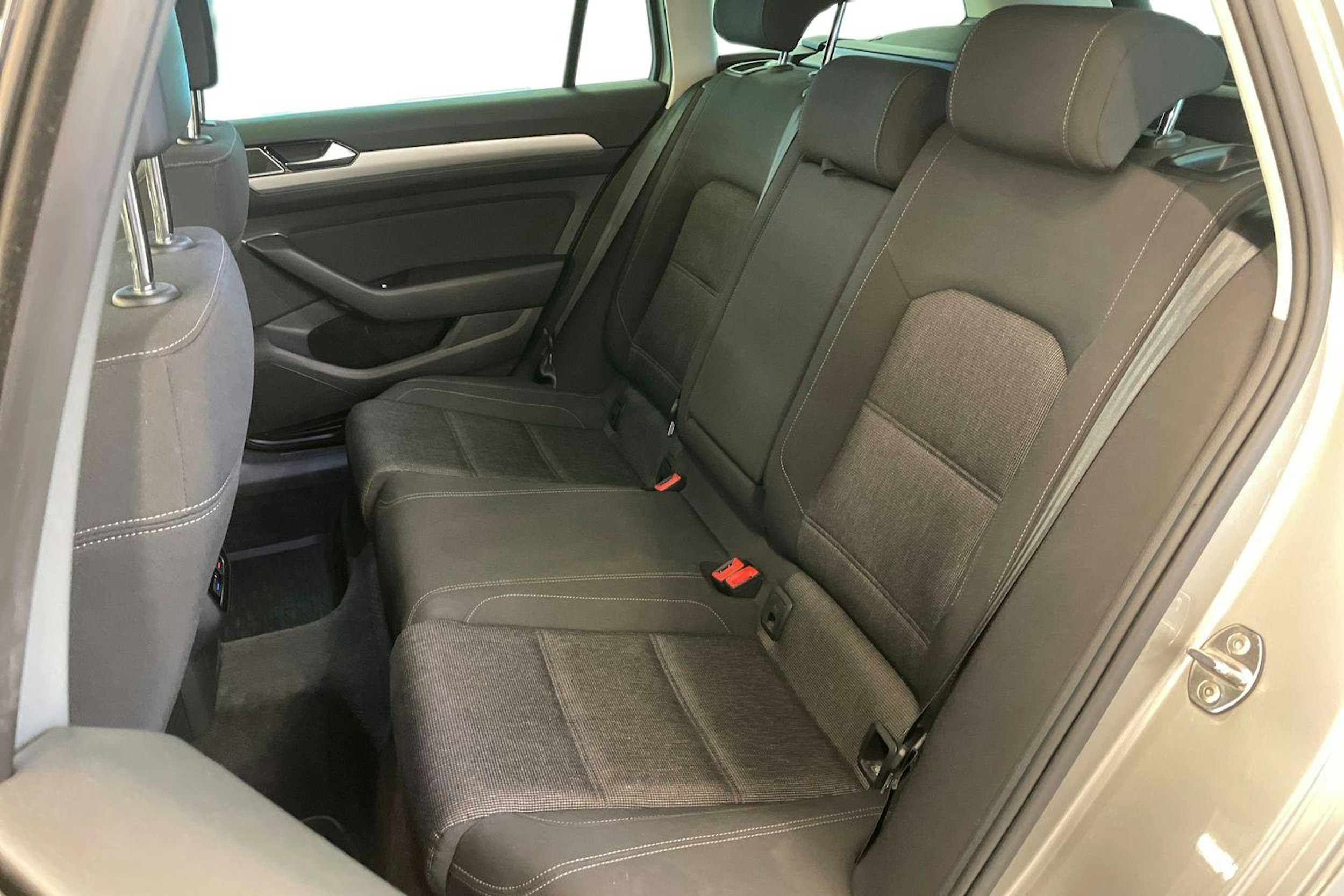 harmaa Volkswagen Passat 2016 kuva 10.