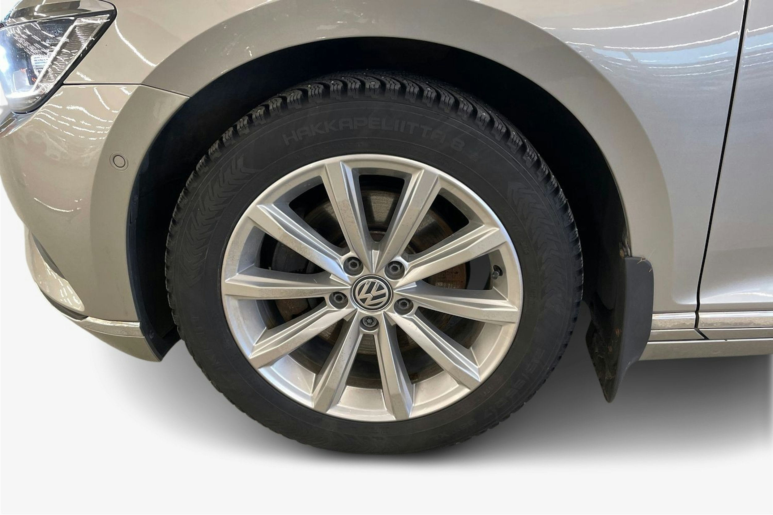 harmaa Volkswagen Passat 2016 kuva 11.
