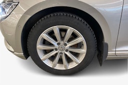 harmaa Volkswagen Passat 2016 kuva 11.