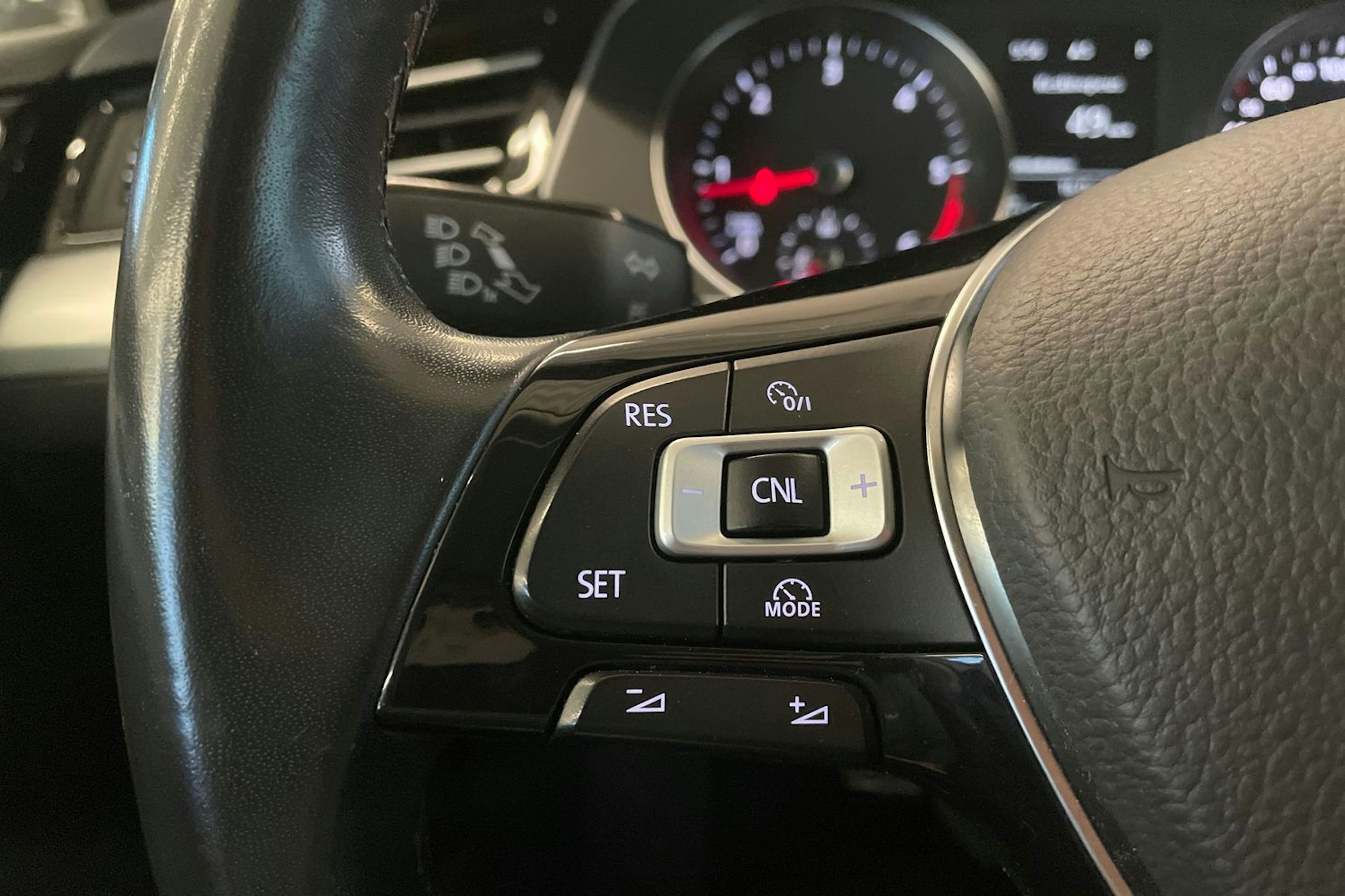 harmaa Volkswagen Passat 2016 kuva 15.