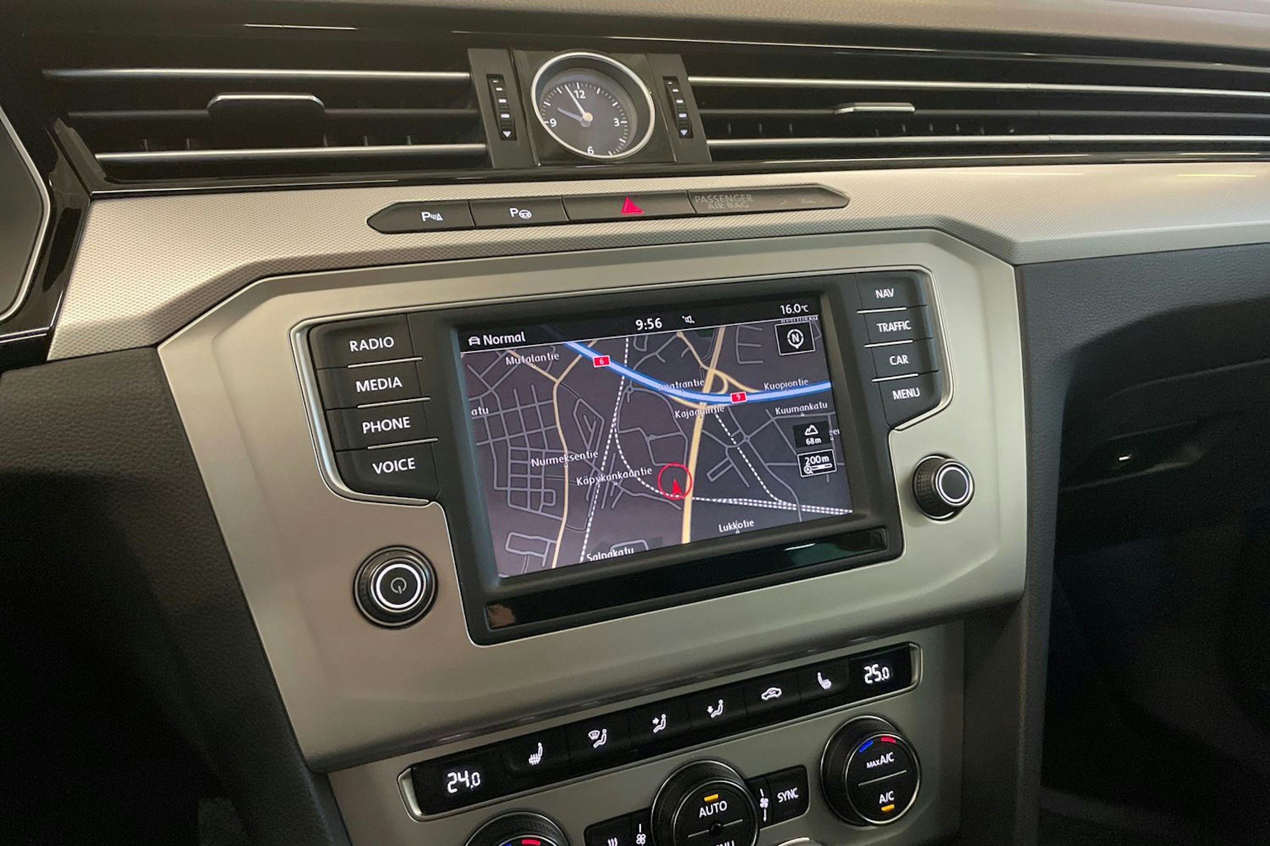 harmaa Volkswagen Passat 2016 kuva 17.