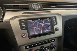 harmaa Volkswagen Passat 2016 kuva 17.