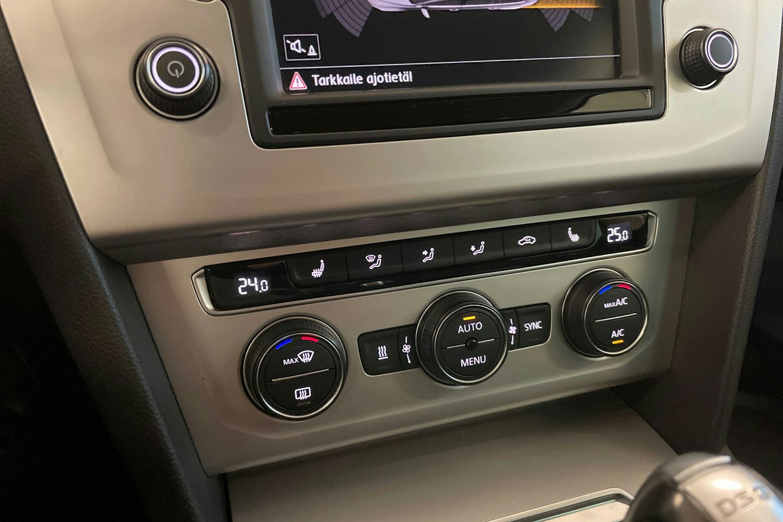 harmaa Volkswagen Passat 2016 kuva 19.