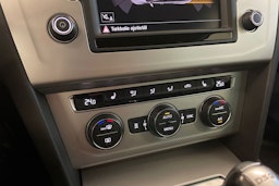 harmaa Volkswagen Passat 2016 kuva 19.