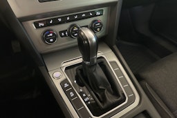 harmaa Volkswagen Passat 2016 kuva 20.