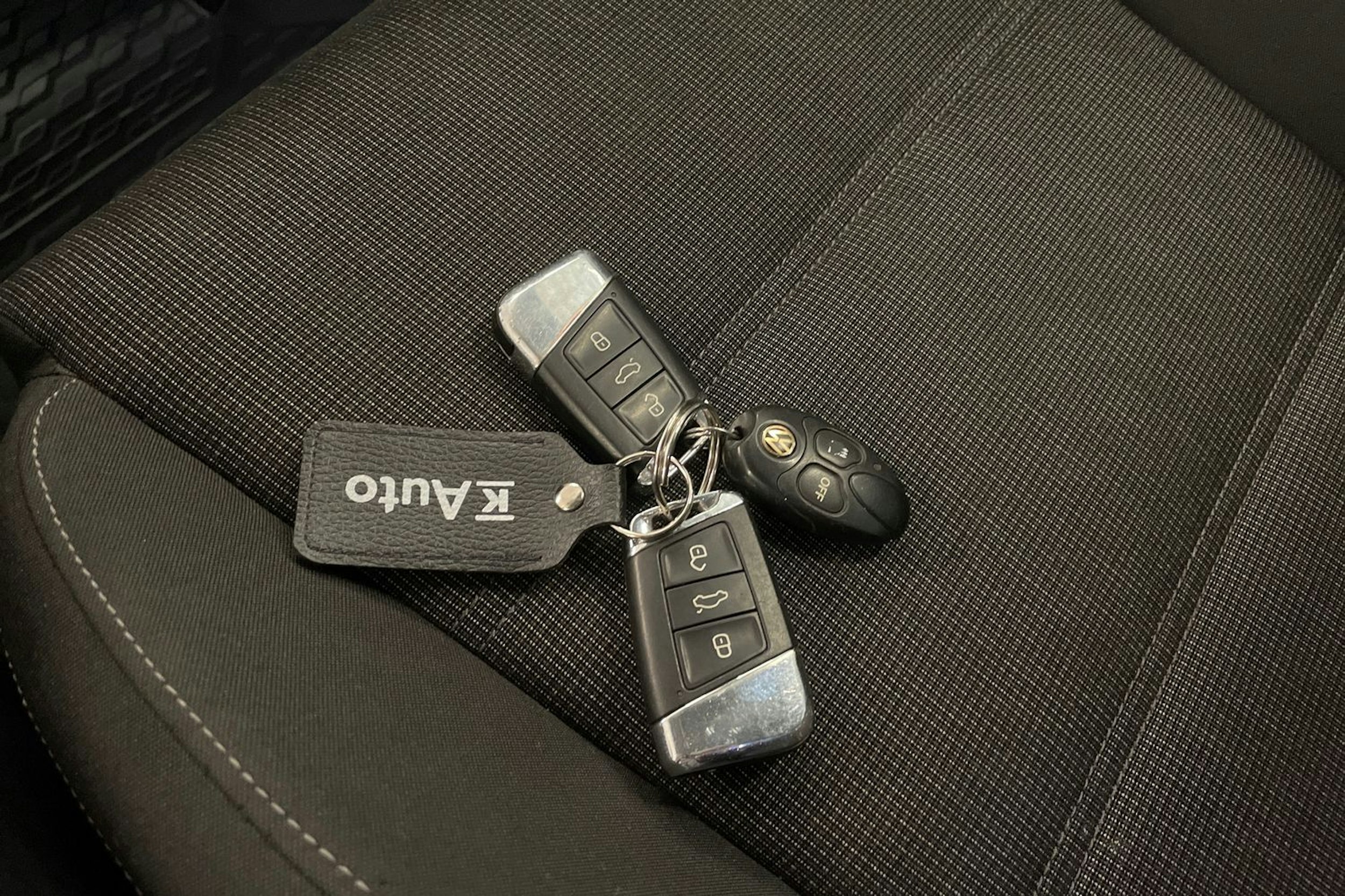 harmaa Volkswagen Passat 2016 kuva 21.