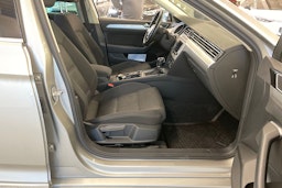 harmaa Volkswagen Passat 2016 kuva 23.