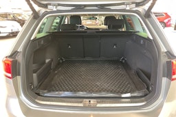 harmaa Volkswagen Passat 2016 kuva 24.