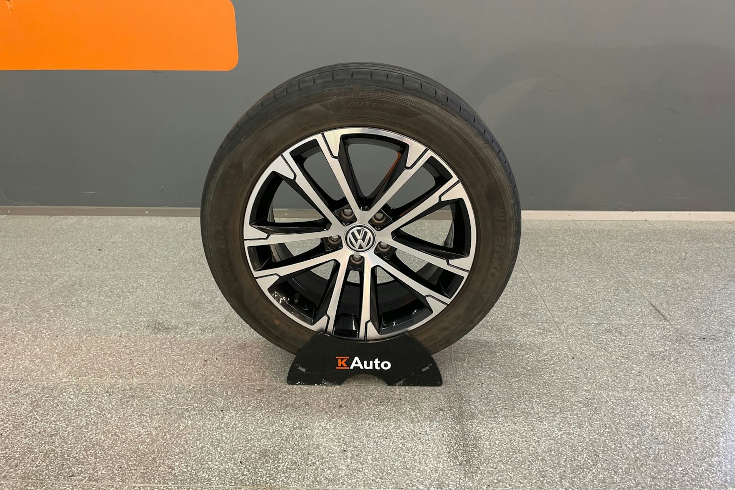 harmaa Volkswagen Passat 2016 kuva 27.