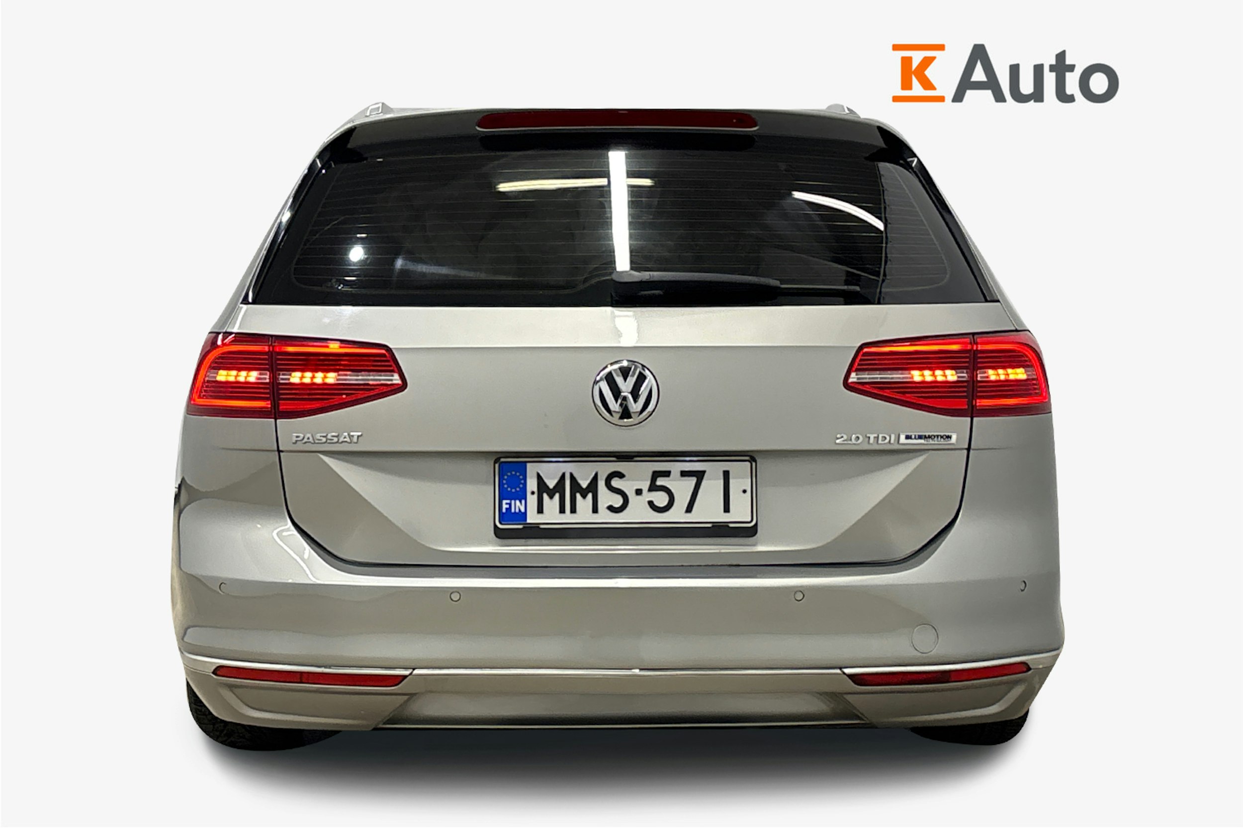 harmaa Volkswagen Passat 2016 kuva 3.