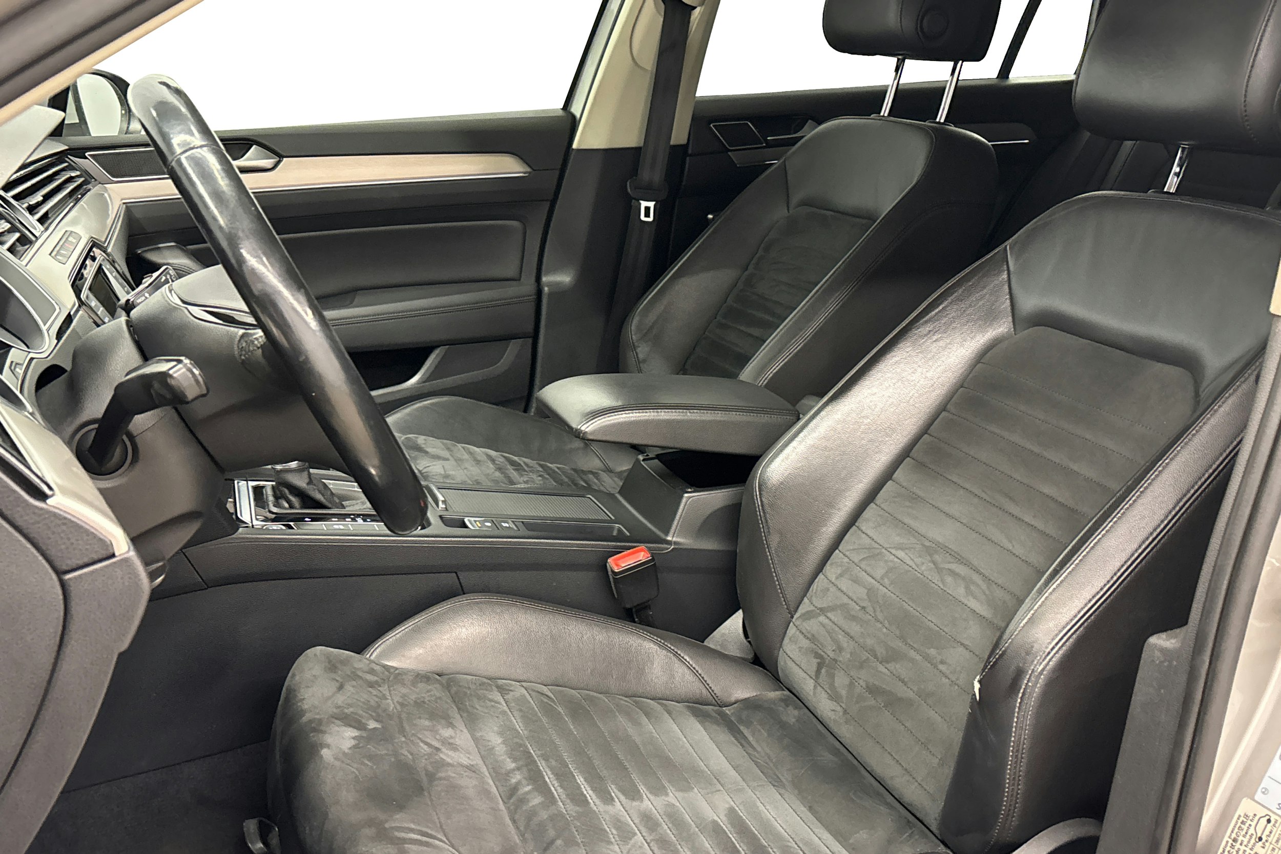 harmaa Volkswagen Passat 2016 kuva 9.