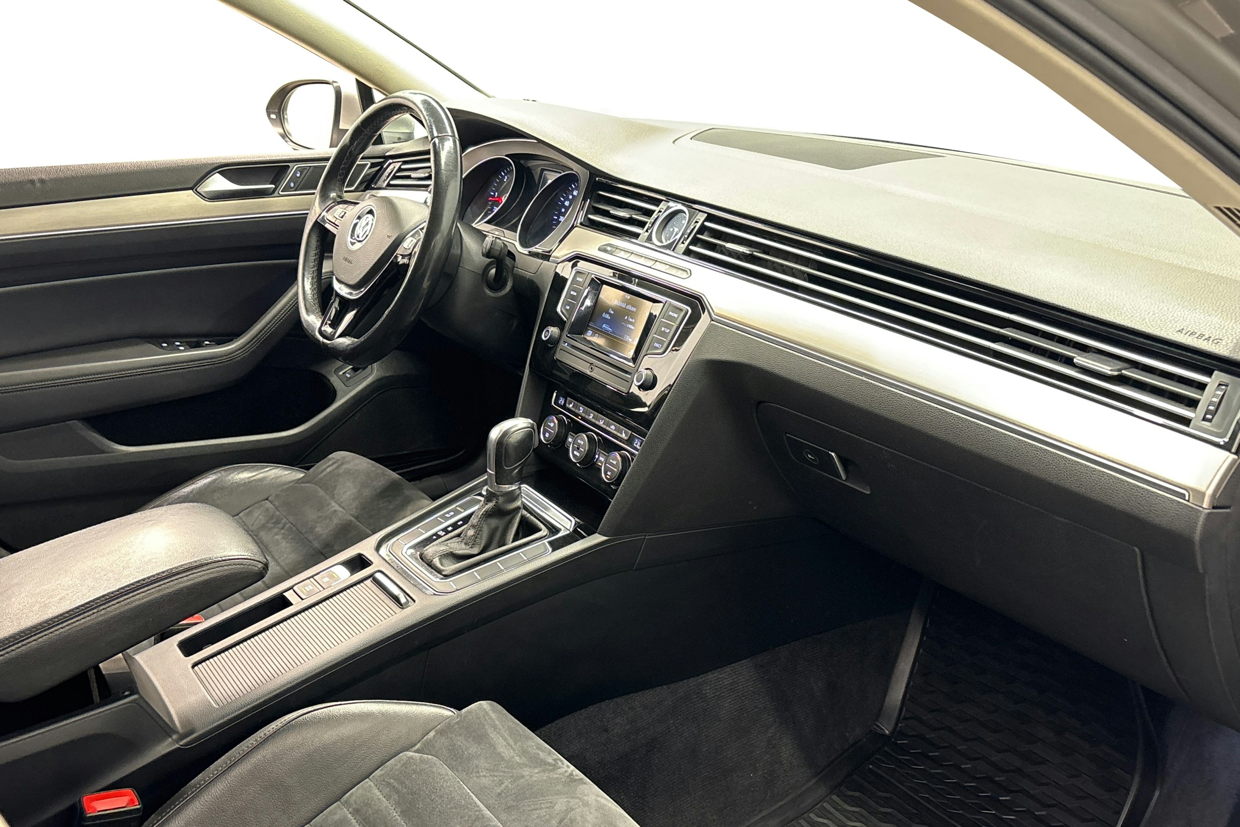 harmaa Volkswagen Passat 2016 kuva 10.