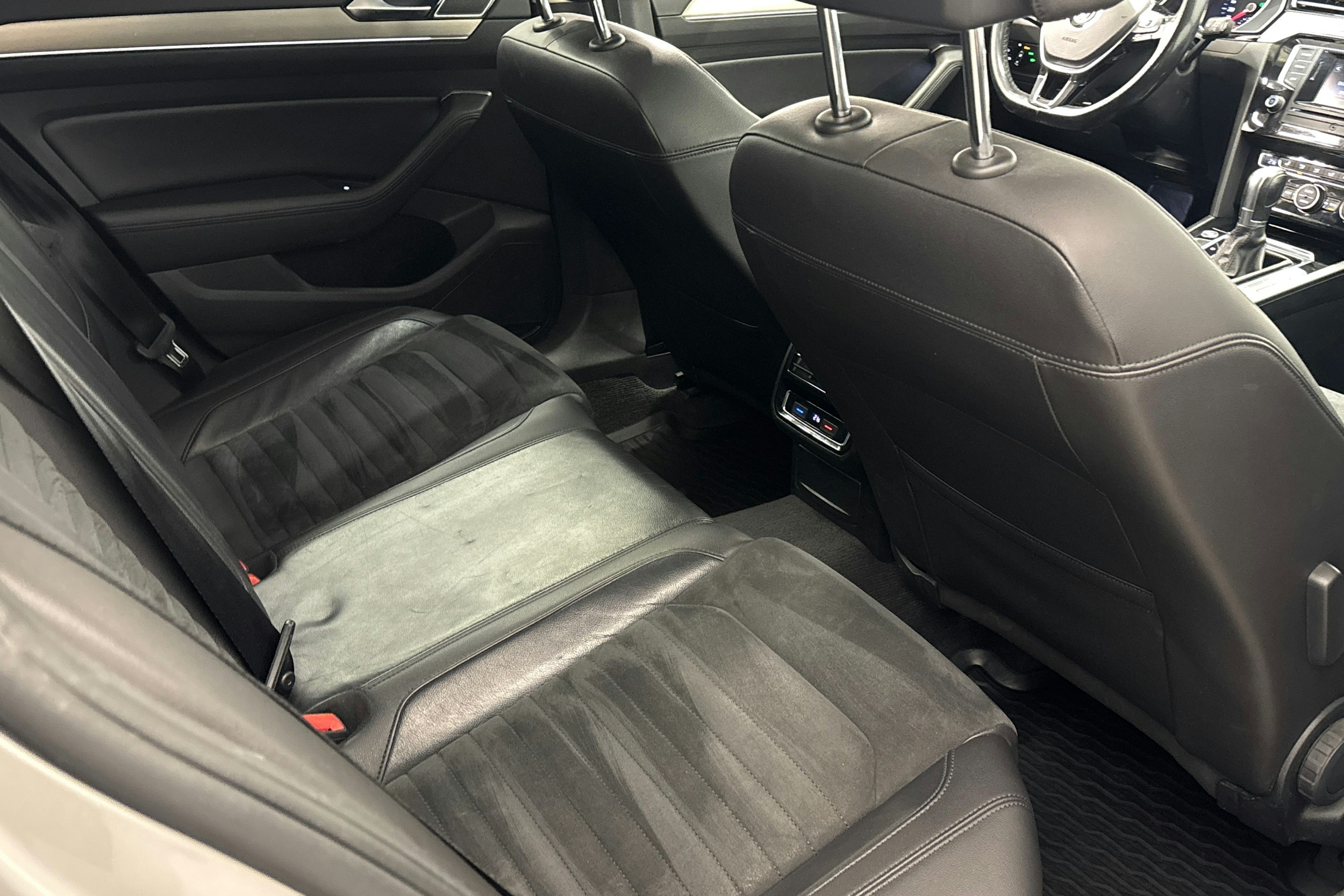 harmaa Volkswagen Passat 2016 kuva 11.