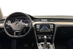 harmaa Volkswagen Passat 2016 kuva 15.