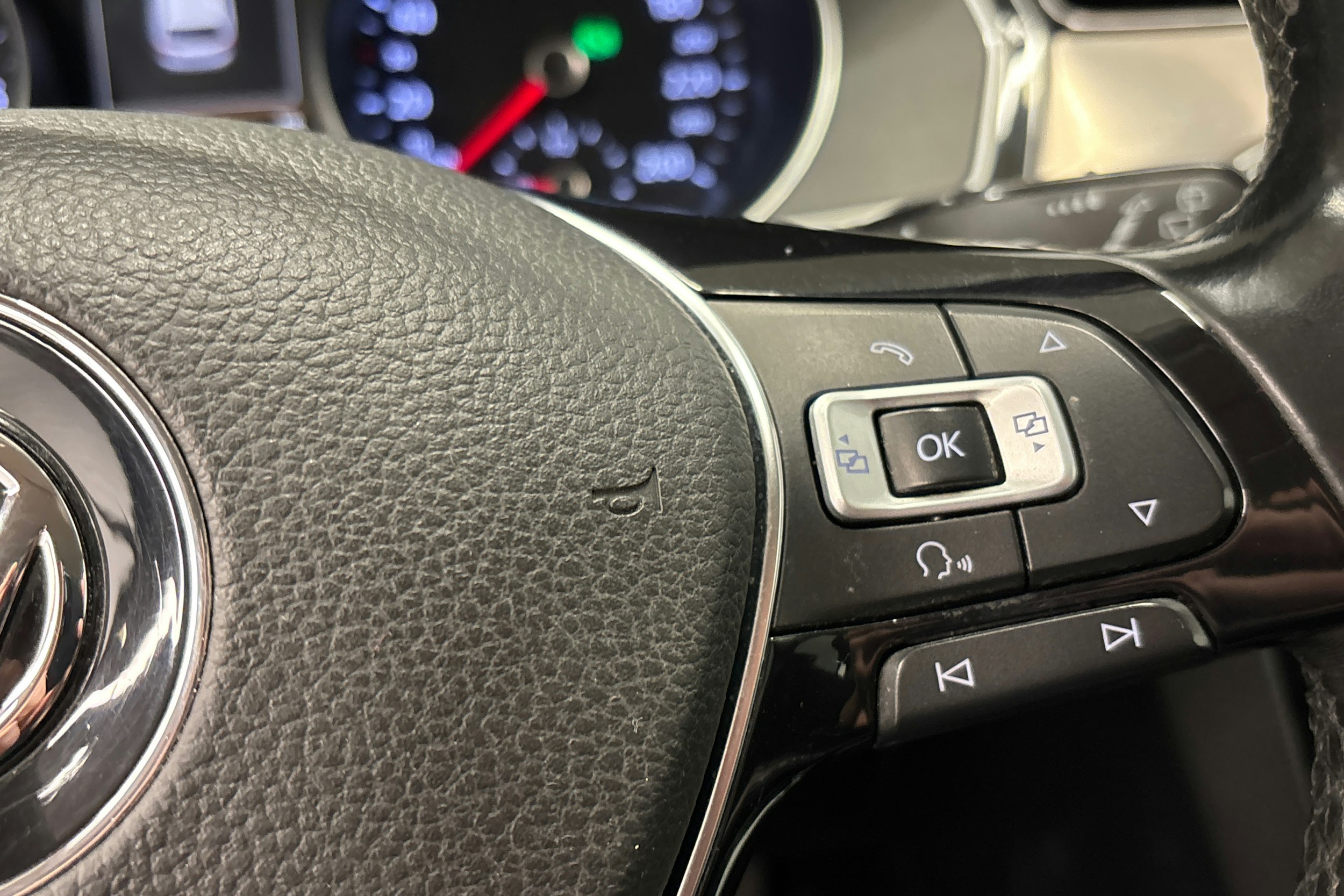 harmaa Volkswagen Passat 2016 kuva 18.