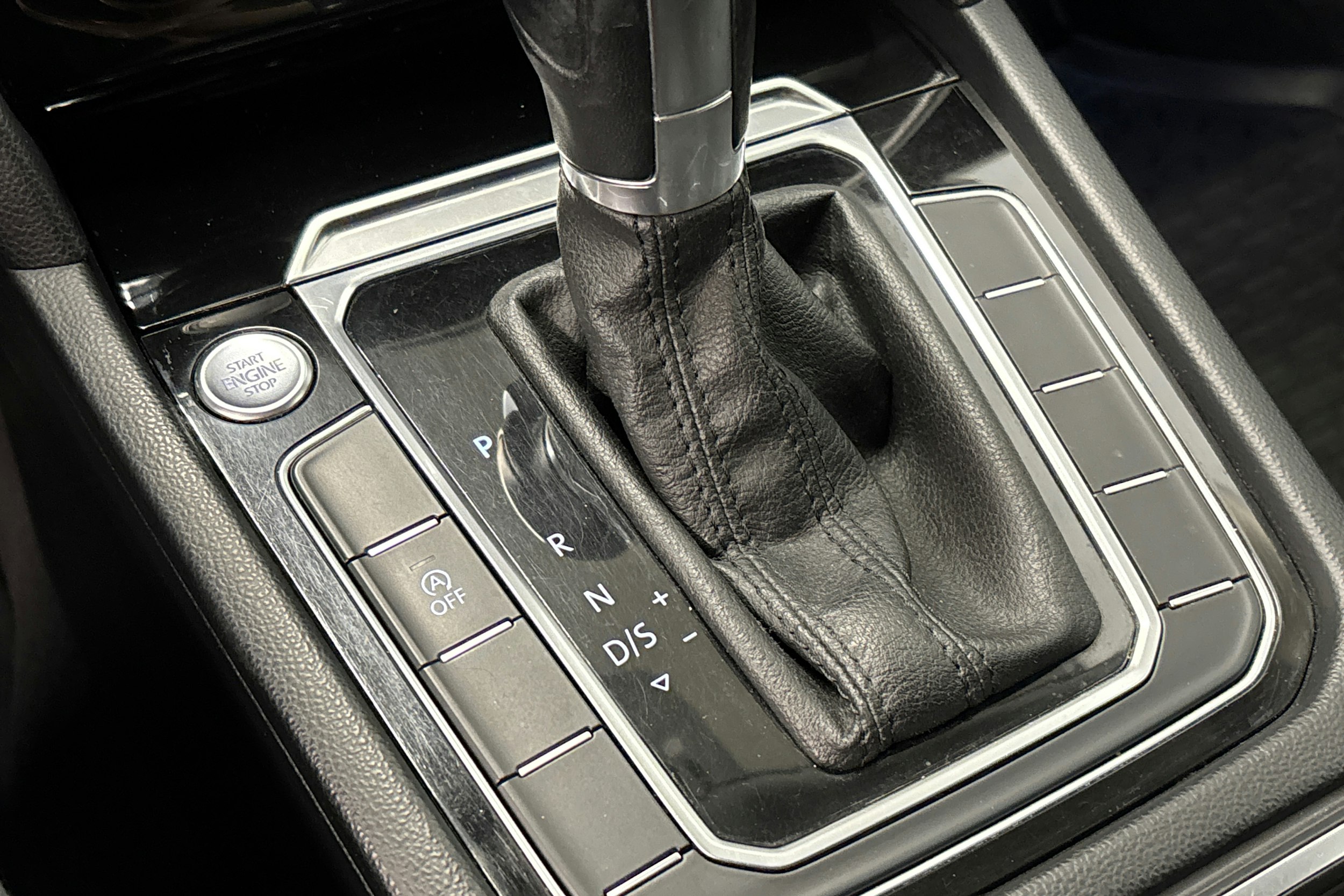 harmaa Volkswagen Passat 2016 kuva 20.