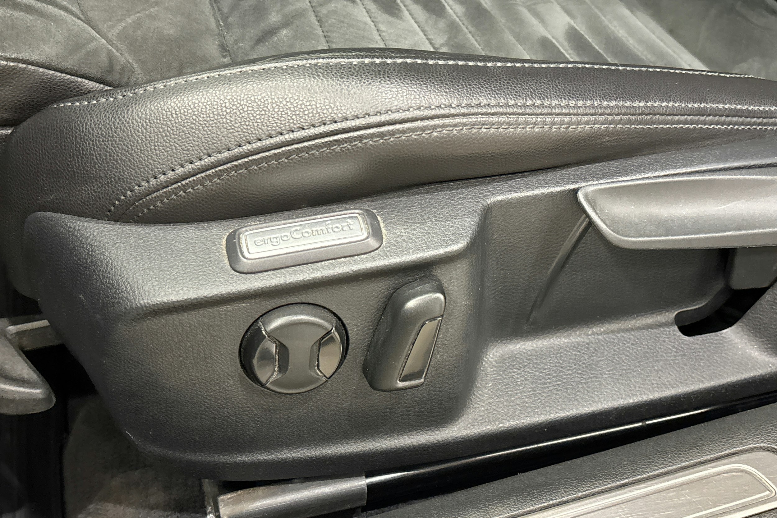 harmaa Volkswagen Passat 2016 kuva 24.