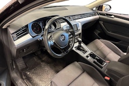 punainen Volkswagen Passat 2016 kuva 3.