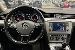 ruskea (beige) Volkswagen Passat 2016 kuva 4.