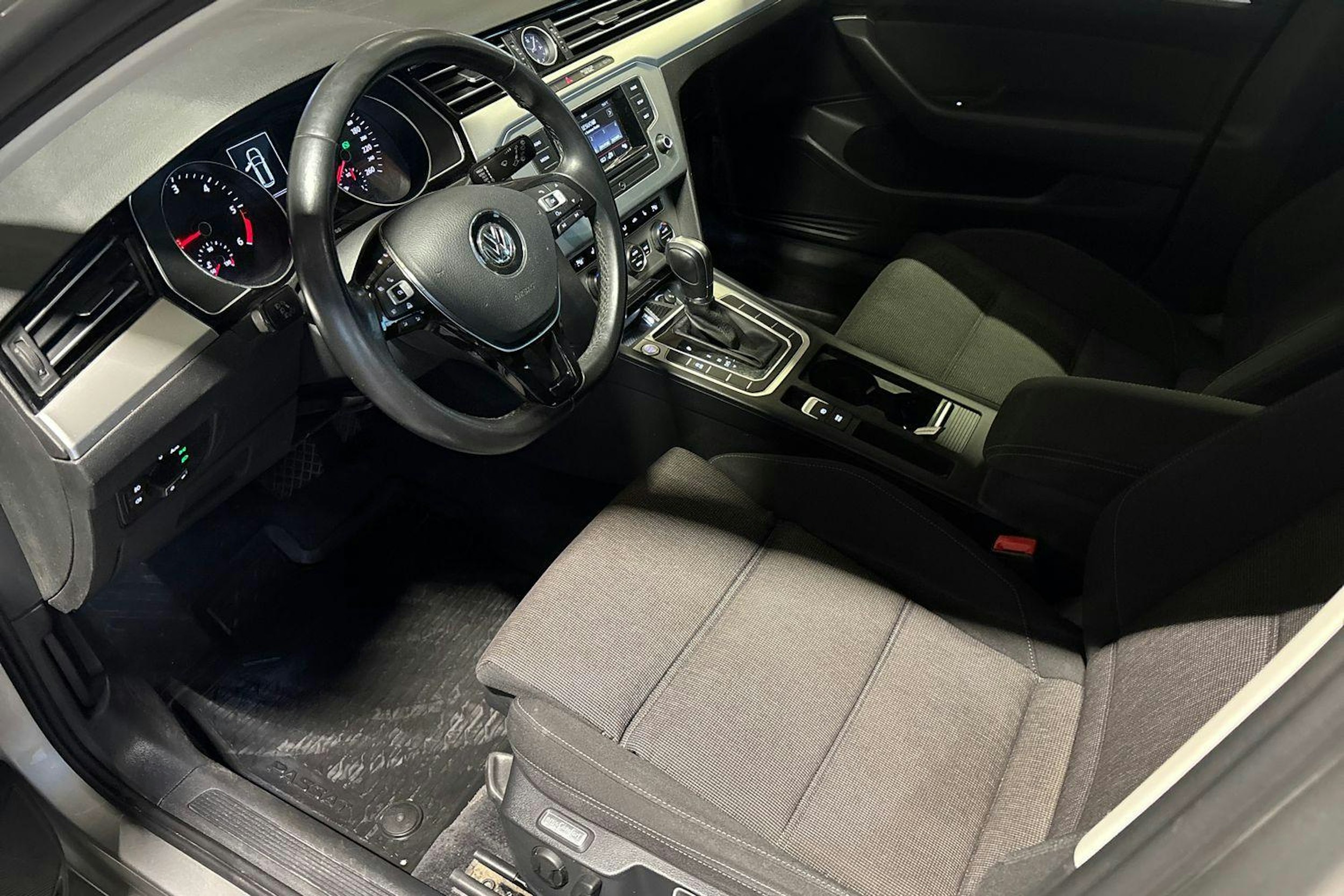 Harmaa Volkswagen PASSAT 2016 kuva 7.