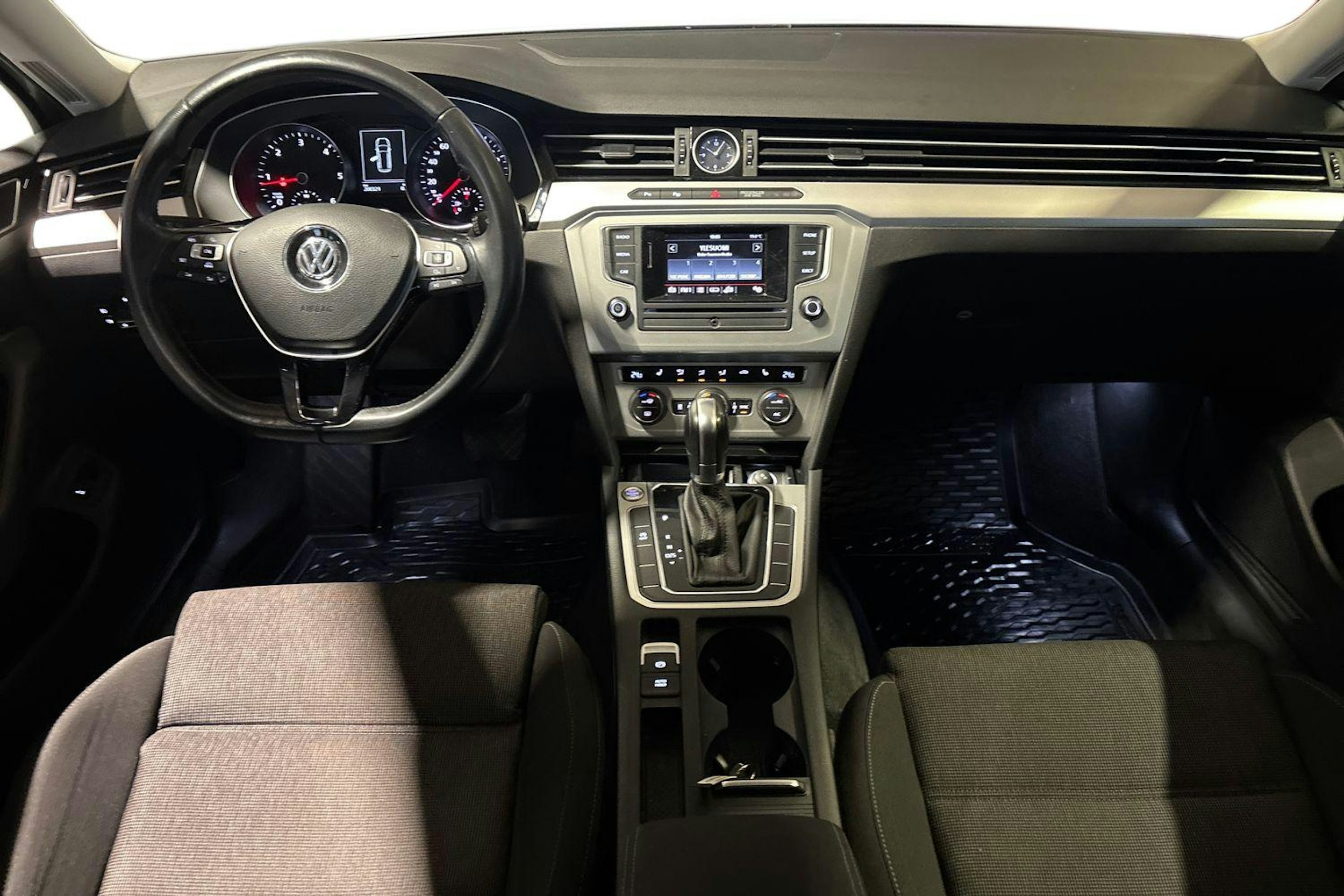 Harmaa Volkswagen PASSAT 2016 kuva 9.