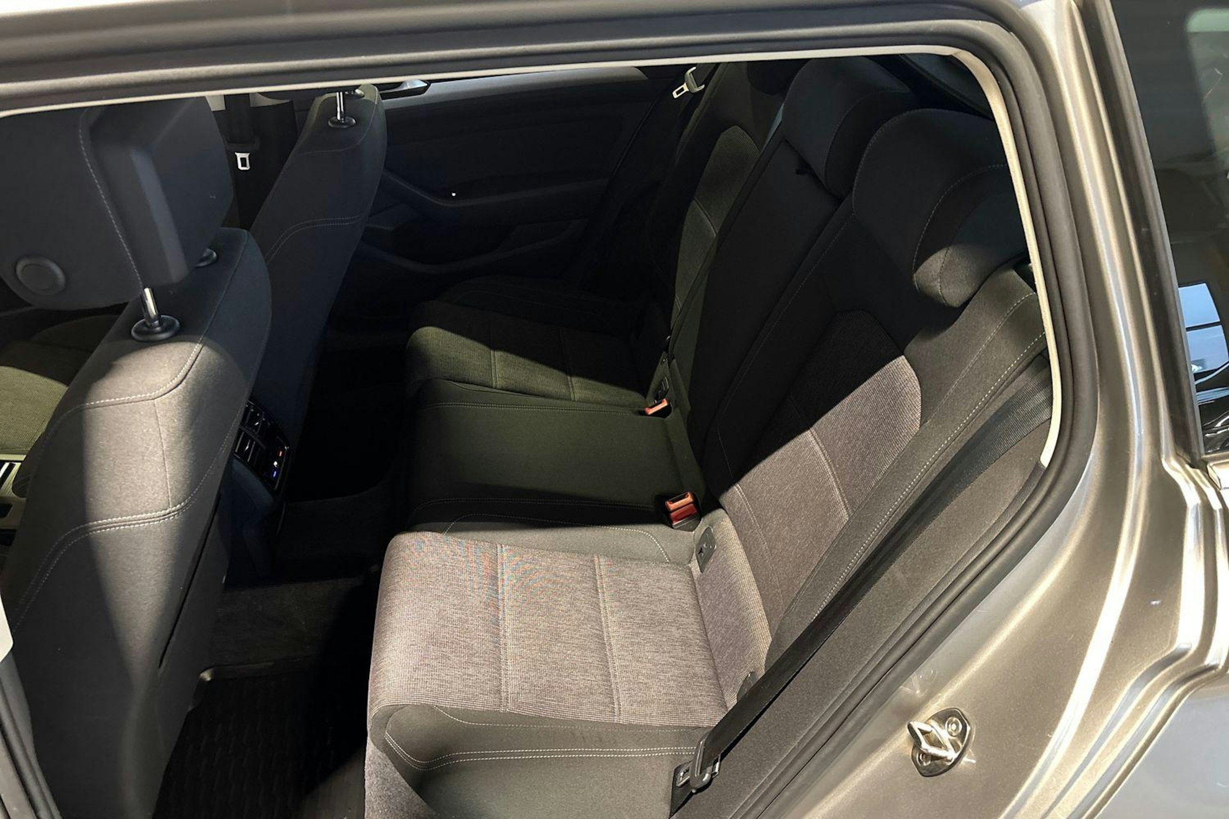 Harmaa Volkswagen PASSAT 2016 kuva 10.