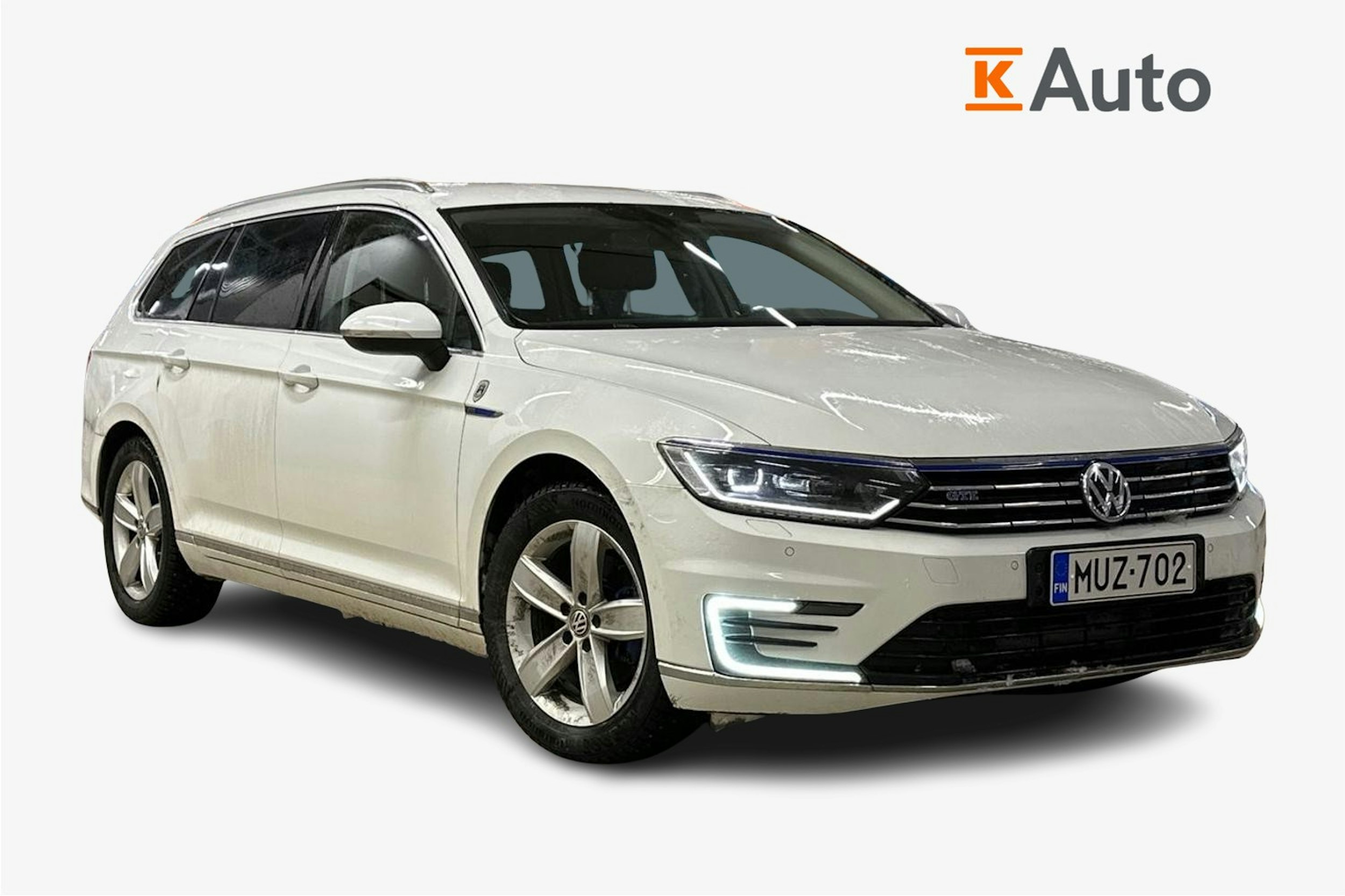 valkoinen Volkswagen Passat 2016 kuva 1.