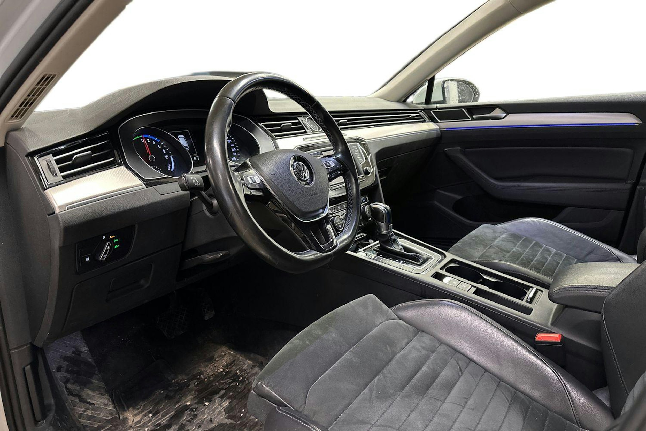 valkoinen Volkswagen Passat 2016 kuva 3.