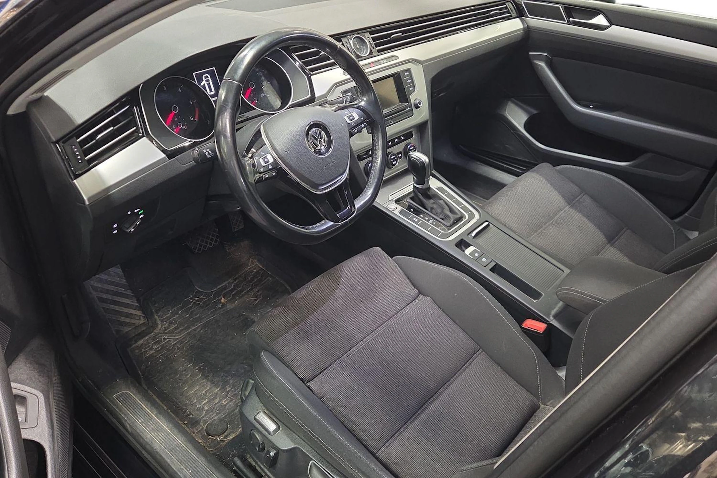 musta Volkswagen Passat 2016 kuva 3.