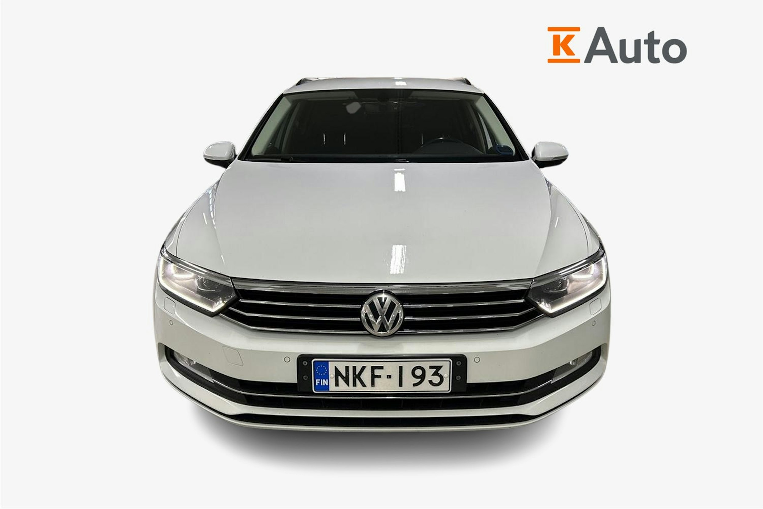 valkoinen Volkswagen Passat 2016 kuva 5.