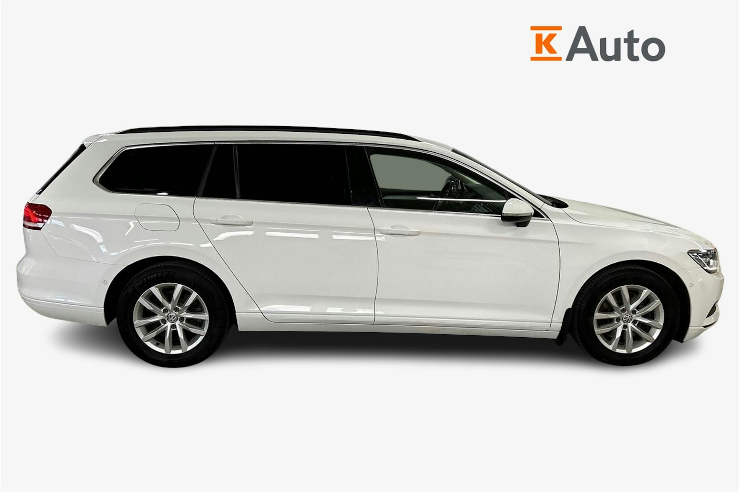 valkoinen Volkswagen Passat 2016 kuva 6.